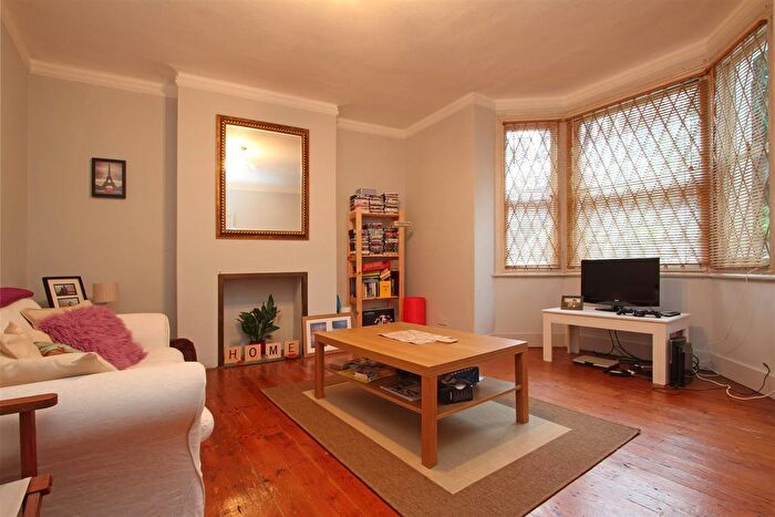 1 Bedroom Flat To Rent In East Hill, London, SW18