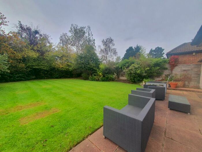 2 Bedroom Bungalow To Rent In Newmans Way, Hadley Wood, EN4