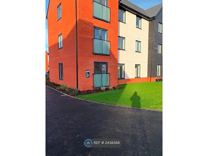 2 Bedroom Flat To Rent In Henshaw Court, Solihull, B90