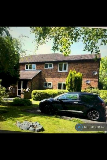 Studio To Rent In Brackenwood Mews, Wilmslow, SK9