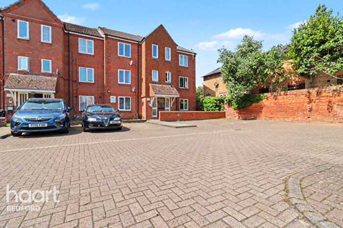 2 Bedroom Flat For Sale In Ashburnham Road, Bedford, MK40