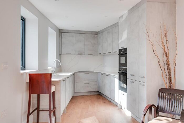 1 Bedroom Flat To Rent In Great North Road, East Finchley, N2