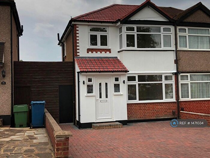 4 Bedroom Semi-Detached House To Rent In Taunton Way, Stanmore, HA7