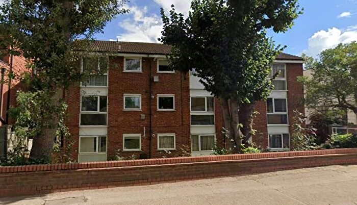 2 Bedroom Flat To Rent In Brunswick Park Road, London, N11