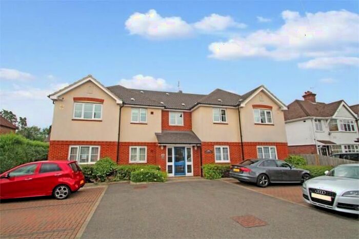 1 Bedroom Flat To Rent In Summer Lodge, Corwell Lane, Hillingdon, Middlesex, UB8
