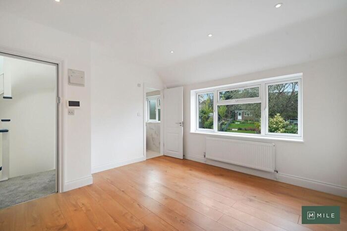 Studio To Rent In Coles Green Road, London, NW2