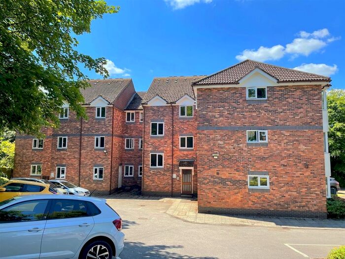 2 Bedroom Flat To Rent In Millers Rise, St Albans, Hertfordshire, AL1