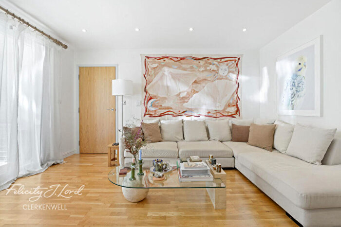 2 Bedroom Flat For Sale In Giles Court, London, E2