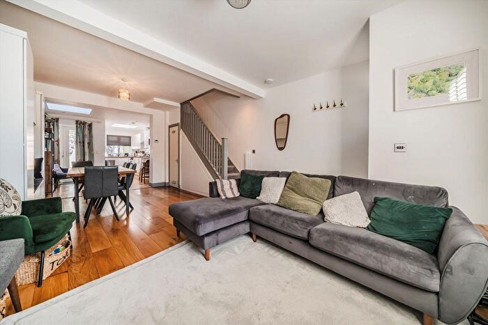 3 Bedroom Terraced House For Sale In Felix Road, Ealing, W13