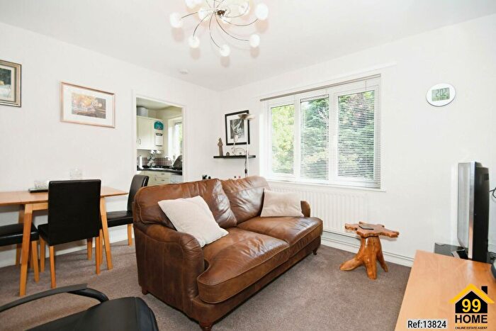 2 Bedroom Apartment For Sale In Southcroft, Buxton, Derbyshire, SK17