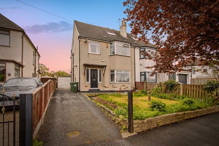 4 Bedroom Semi-Detached House For Sale In Ringwood Avenue, Leeds, LS14