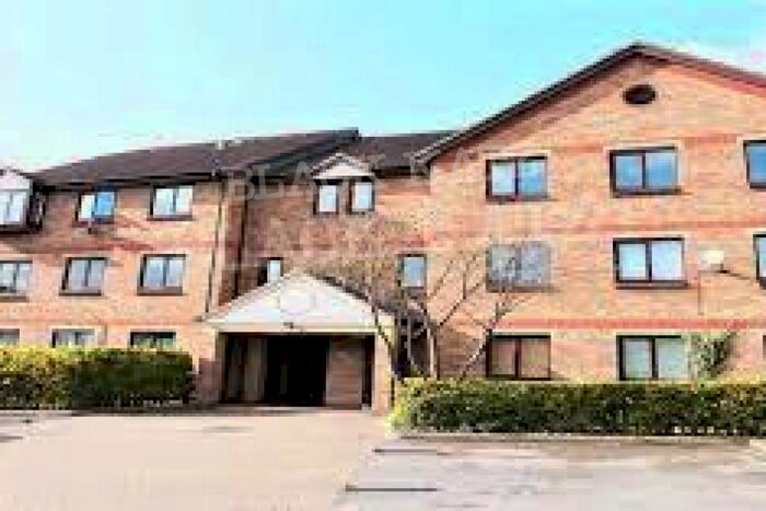 2 Bedroom Flat To Rent In Deanery Close, London, N2