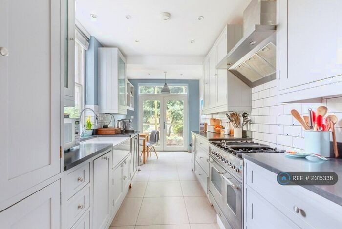 3 Bedroom Maisonette To Rent In Battersea Park Road, London, SW11