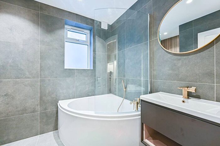 2 Bedroom Maisonette To Rent In Louisville Road, Heaver Estate, London, SW17