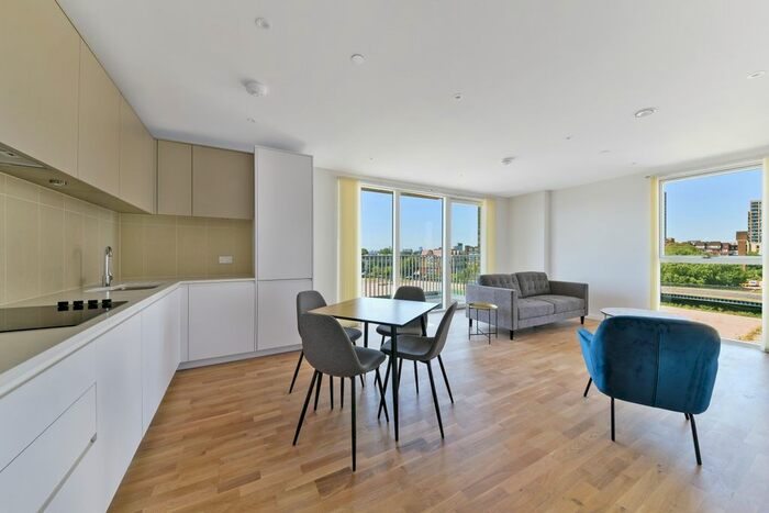 2 Bedroom Flat To Rent In Kingwood Apartments, Deptford Landings, Deptford, SE8