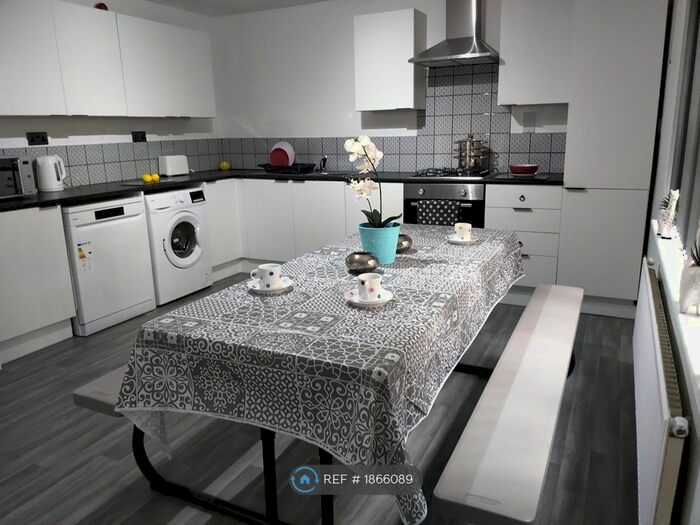 6 Bedroom Terraced House To Rent In Denison Court, Nottingham, NG7