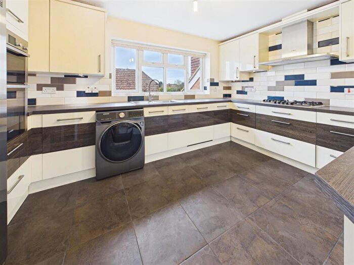 3 Bedroom Apartment To Rent In Cottimore Lane, Walton-On-Thames, KT12