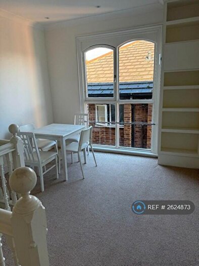 2 Bedroom Flat To Rent In Crystal Palace, London, SE19