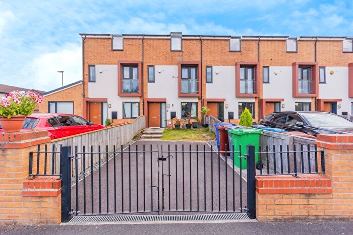 4 Bedroom Town House For Sale In Hartfield Close, Manchester, Greater Manchester, M13