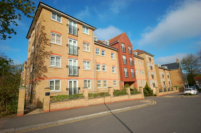 3 Bedroom Penthouse To Rent In Pegs Lane, Hertford, SG13