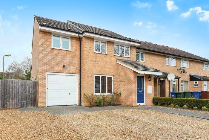 3 Bedroom Semi-Detached House To Rent In Kidlington, Oxfordshire, OX5