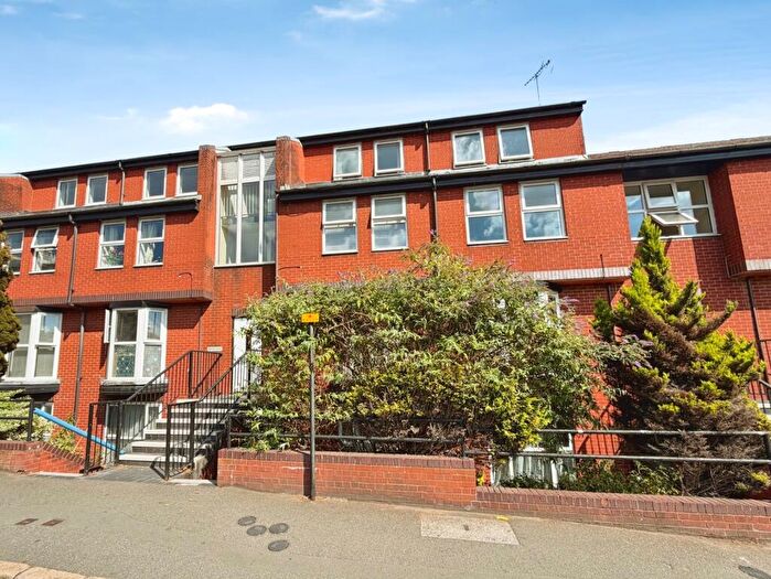 1 Bedroom Flat For Sale In Grosvenor Road, Aldershot, Hampshire, GU11