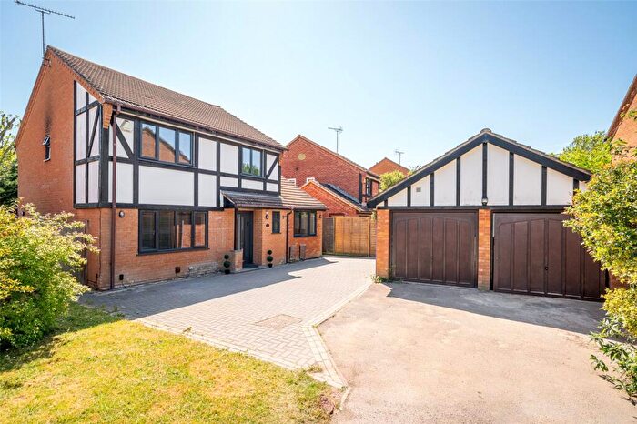 4 Bedroom Detached House For Sale In Pinecroft Road, Wokingham, Berkshire, RG41
