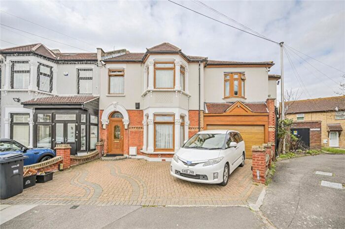 5 Bedroom End Of Terrace House For Sale In Douglas Road, Ilford, Essex, IG3