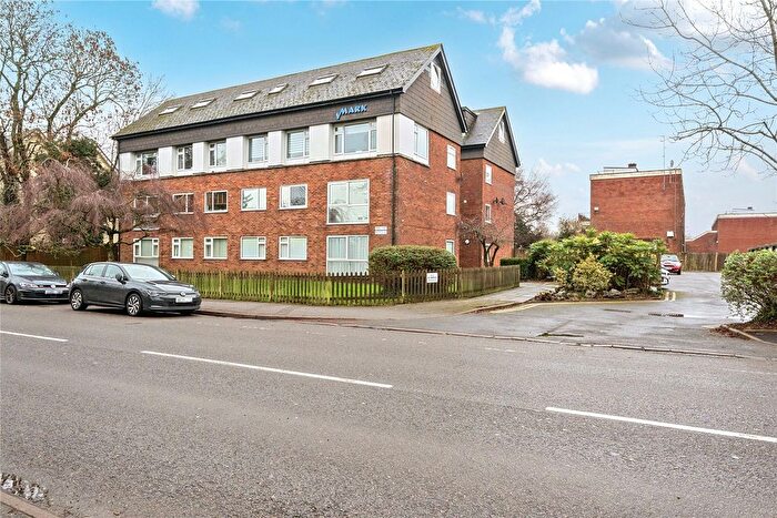 2 Bedroom Flat For Sale In Main Road, Biggin Hill, Westerham, TN16