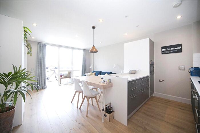 2 Bedroom Apartment To Rent In Kingsland Road, Hackney, London, E8