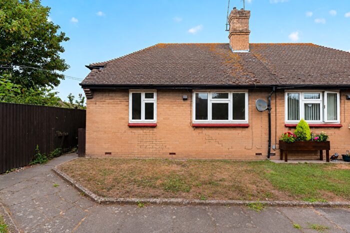 1 Bedroom Bungalow For Sale In Russell Close, Dartford, DA1
