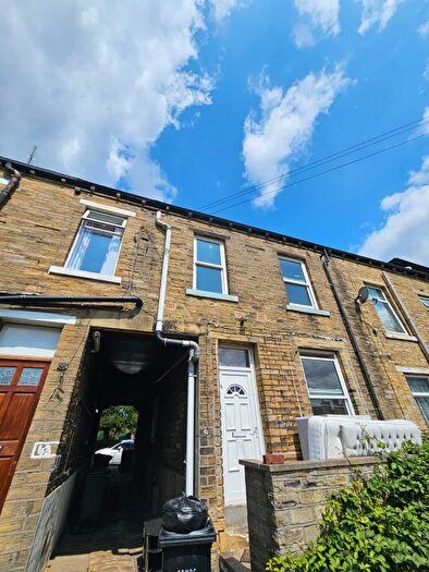 2 Bedroom Terraced House To Rent In West Park Road, Bradford, BD8