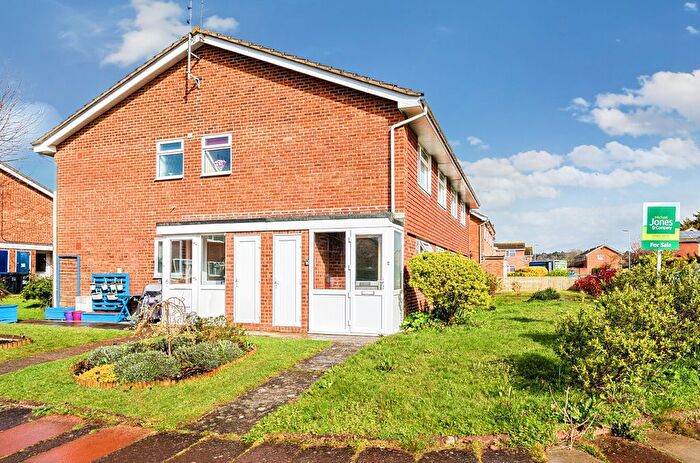 2 Bedroom Flat For Sale In Hudson Close, Worthing, West Sussex, BN13