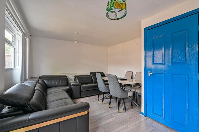 2 Bedroom Maisonette To Rent In Garvary Road, Canning Town, London, E16
