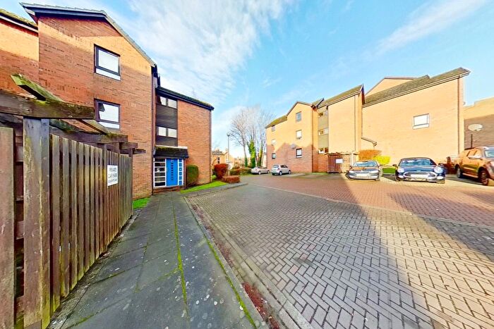 2 Bedroom Flat To Rent In Shepherds Loan, West End, Dundee, DD2