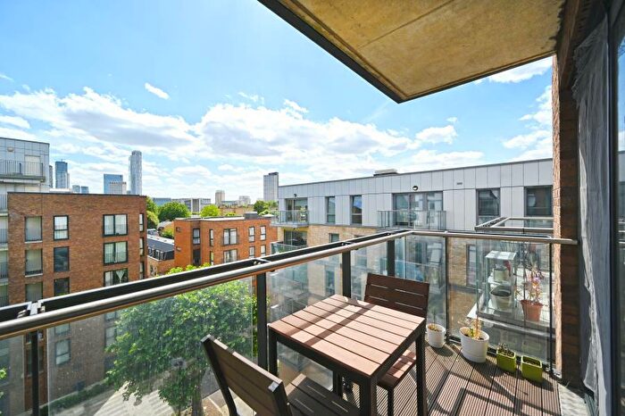 1 Bedroom Apartment To Rent In Chadwick Court London, E14