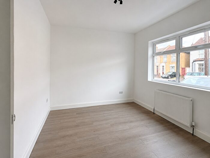 2 Bedroom Flat To Rent In Grange Road, Ilford, IG1