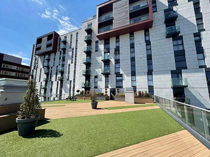 2 Bedroom Flat For Sale In Victoria Avenue, Southend-On-Sea, SS2