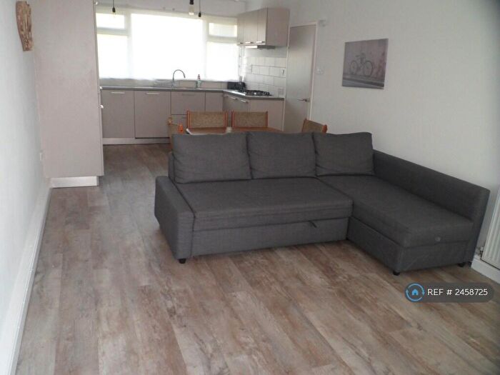 2 Bedroom Flat To Rent In Kidbrooke Park Close, London, SE3