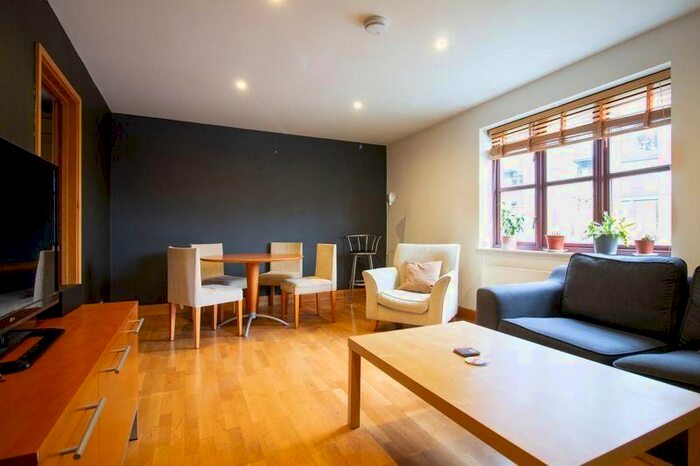 1 Bedroom Flat To Rent In Kingsley Mews, London, E1W