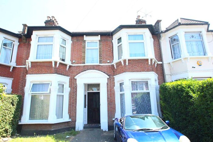 Studio To Rent In Wellwood Road, Goodmayes, IG3