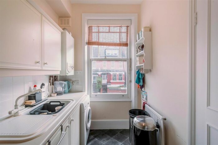 1 Bedroom Flat To Rent In Hillfield Avenue, London, N8