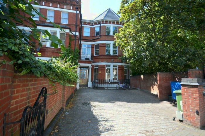 3 Bedroom Flat To Rent In Highbury Grove, London, N5