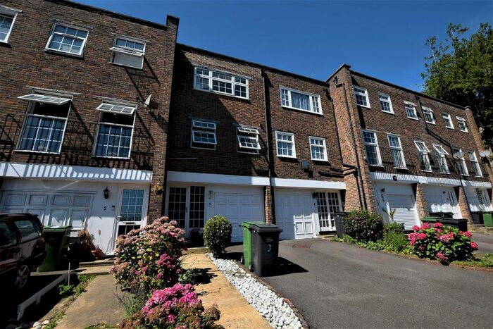 3 Bedroom Town House To Rent In Michele Close, St. Leonards-On-Sea, TN38