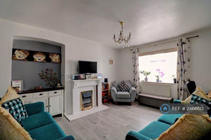 3 Bedroom Maisonette To Rent In Duke Road, Barkingside, IG6