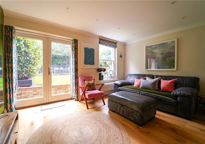 1 Bedroom Flat For Sale In Navarino Road, Hackney, E8