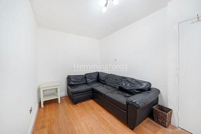 Apartment To Rent In Nazrul Street, Shoreditch, E2