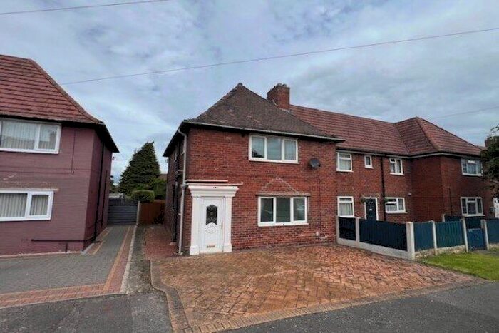 3 Bedroom Property To Rent In Masefield Avenue, Chesterfield, S42