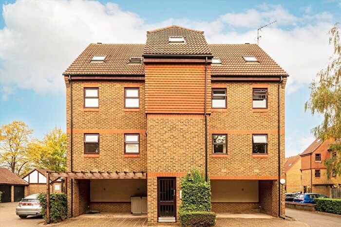 1 Bedroom Flat For Sale In Pursewardens Close, West Ealing, W13