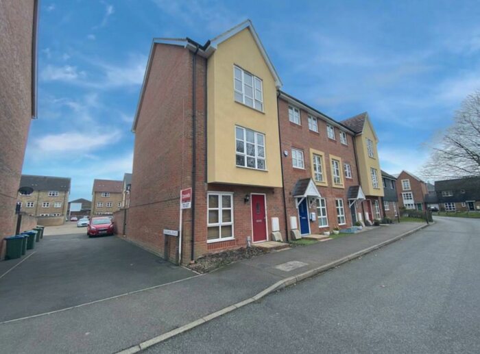 4 Bedroom Town House To Rent In Loosley Green, Aylesbury, HP21